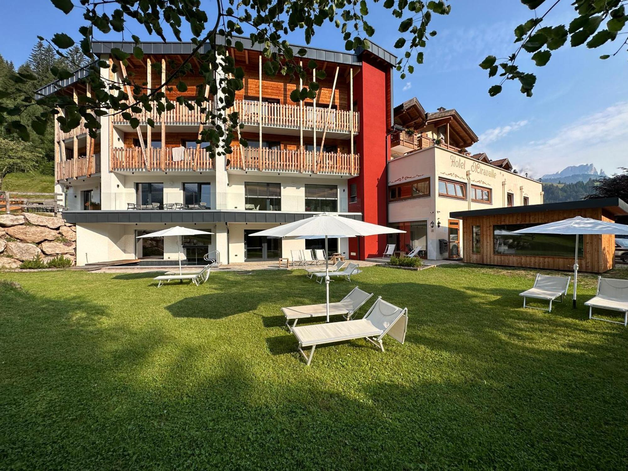 Hotel Miravalle Soraga Exteriör bild