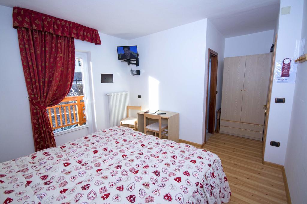 Hotel Miravalle Soraga Exteriör bild