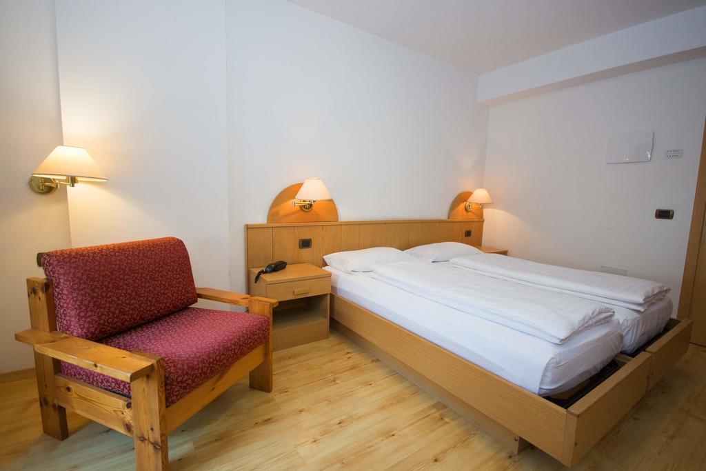 Hotel Miravalle Soraga Exteriör bild