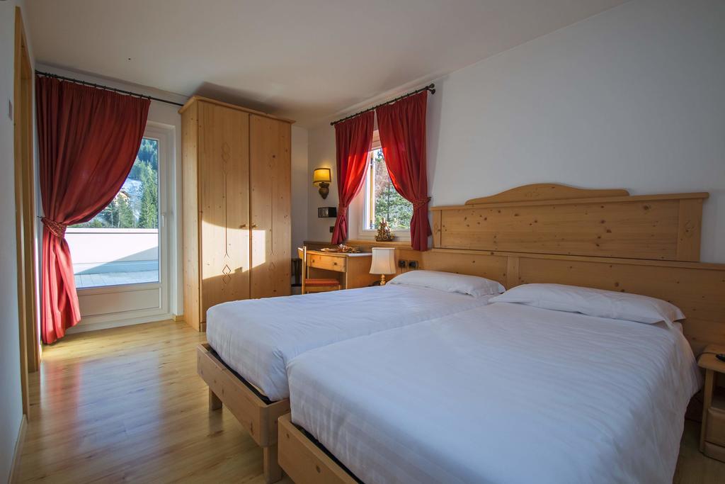 Hotel Miravalle Soraga Exteriör bild