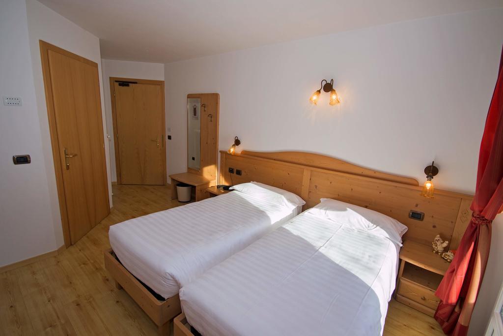Hotel Miravalle Soraga Exteriör bild